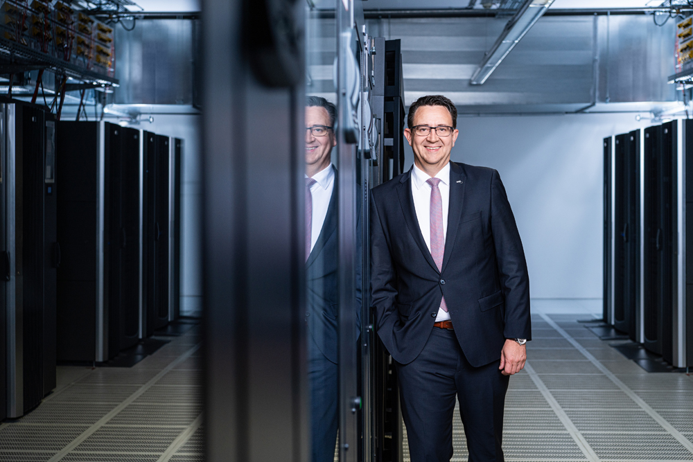DACHSER CDO Stefan Hohm named Logistics Leader of the Year 2025